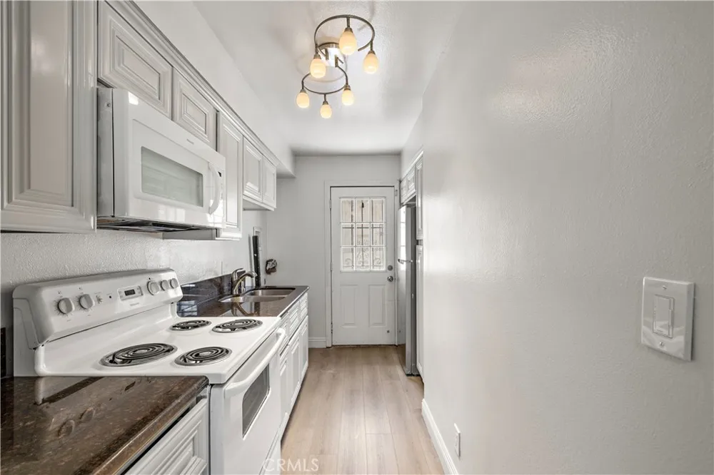 9741 Cornwall Drive Huntington Beach, CA 92646