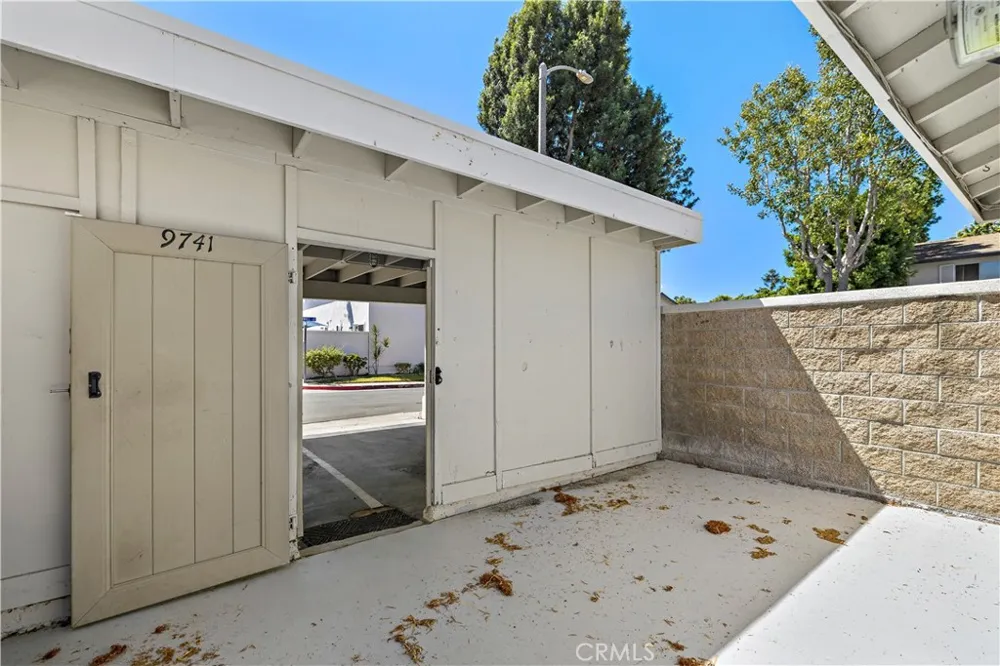 9741 Cornwall Drive Huntington Beach, CA 92646