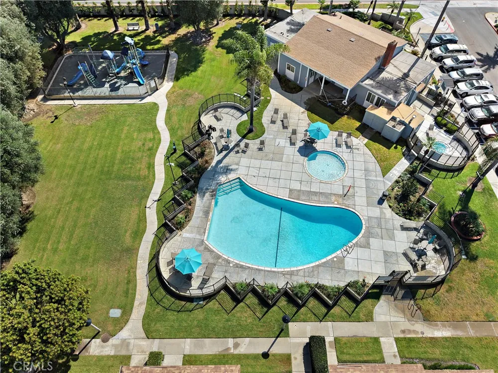 9741 Cornwall Drive Huntington Beach, CA 92646