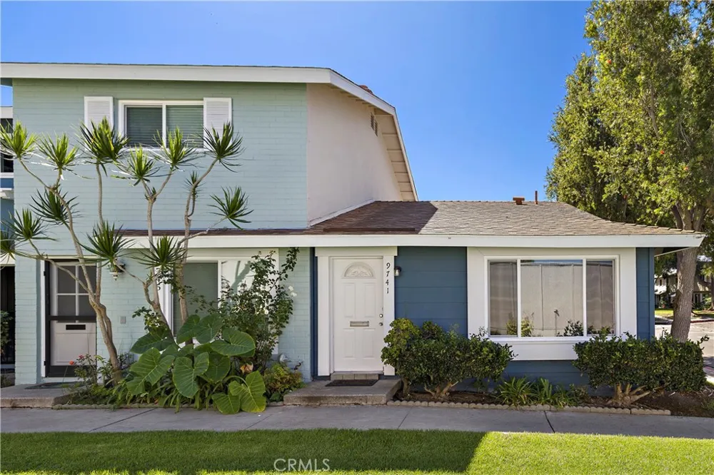 9741 Cornwall Drive Huntington Beach, CA 92646