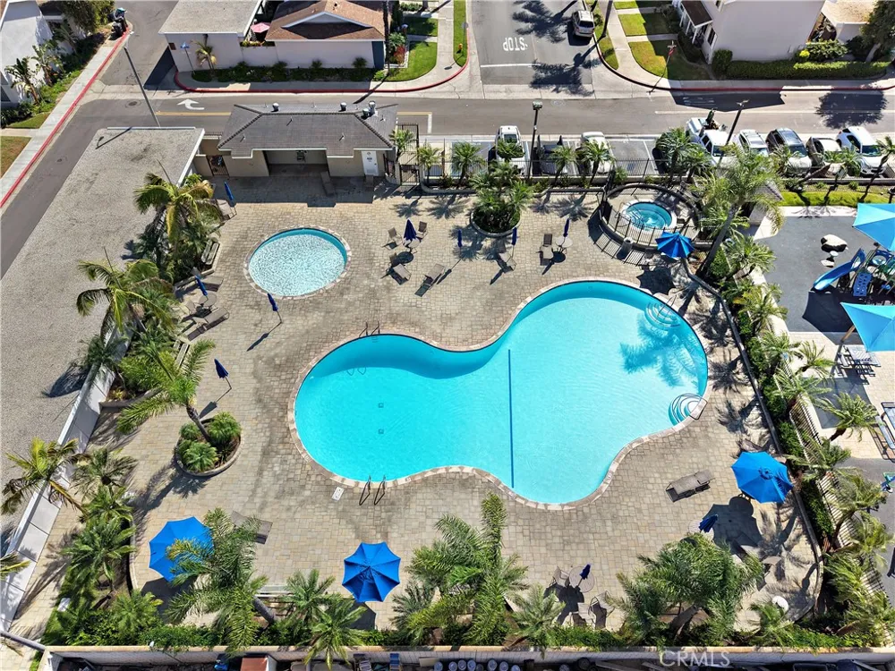 9741 Cornwall Drive Huntington Beach, CA 92646