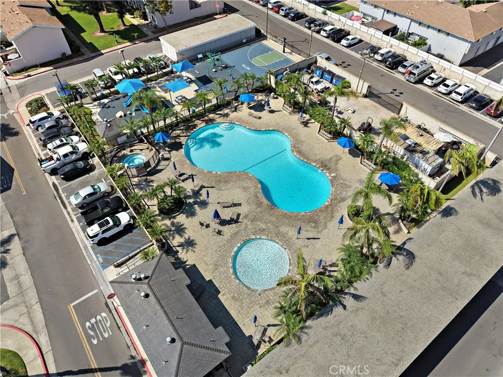9741 Cornwall Drive Huntington Beach, CA 92646