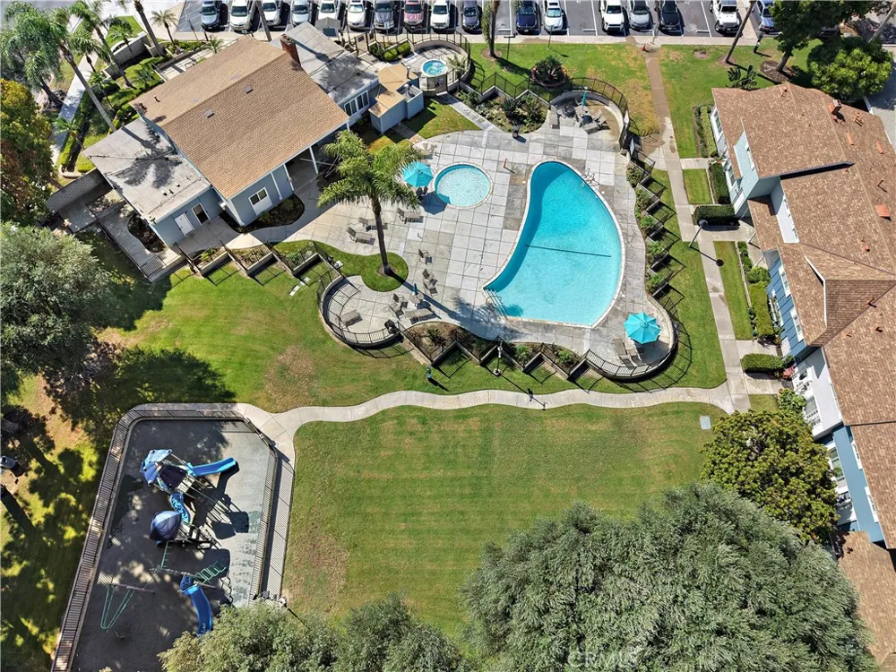 9741 Cornwall Drive Huntington Beach, CA 92646