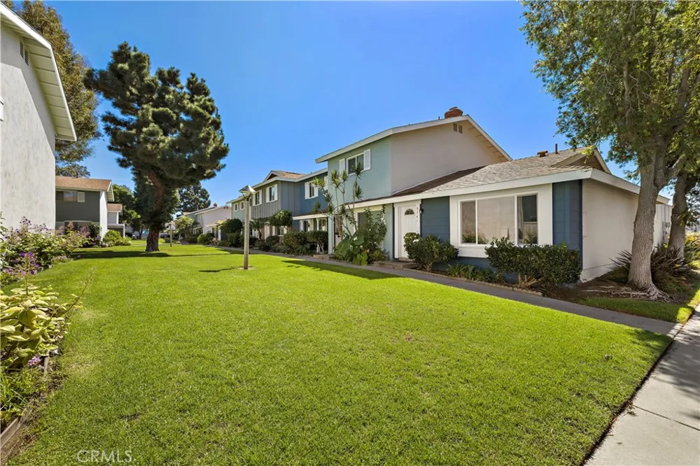 9741 Cornwall Drive Huntington Beach, CA 92646