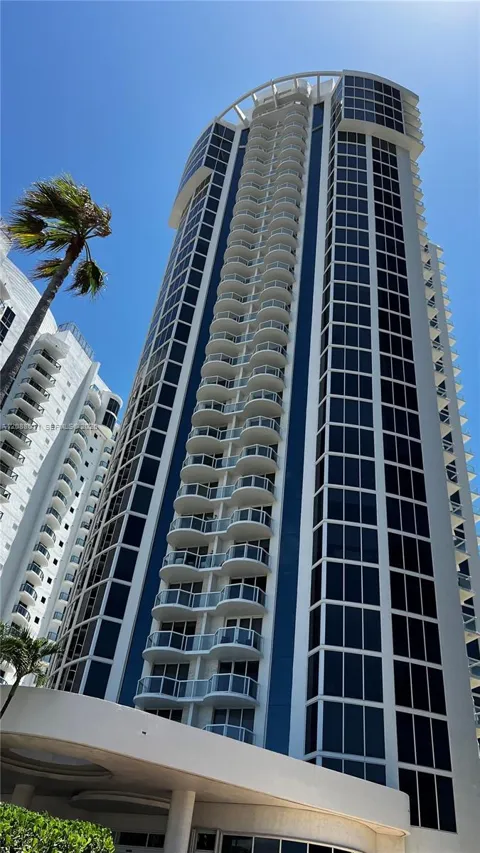 18671 Collins Ave #2104
