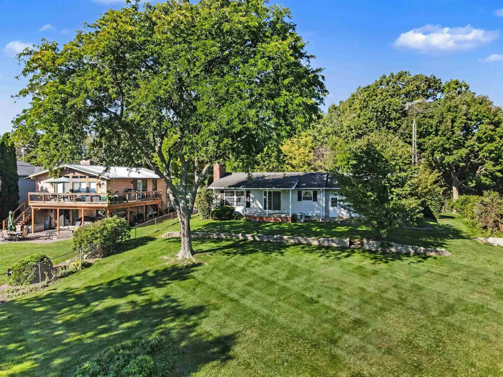 16427 Hi Land Trail Fenton Charter Township, MI 48451