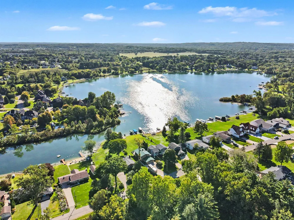 16427 Hi Land Trail Fenton Charter Township, MI 48451