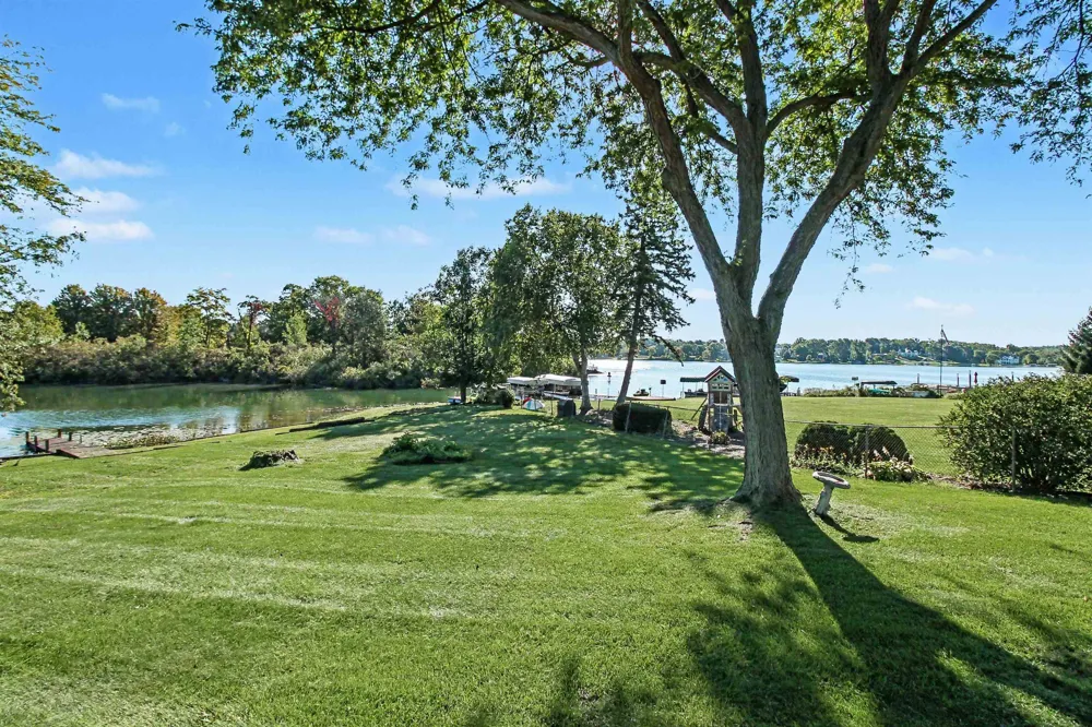 16427 Hi Land Trail Fenton Charter Township, MI 48451
