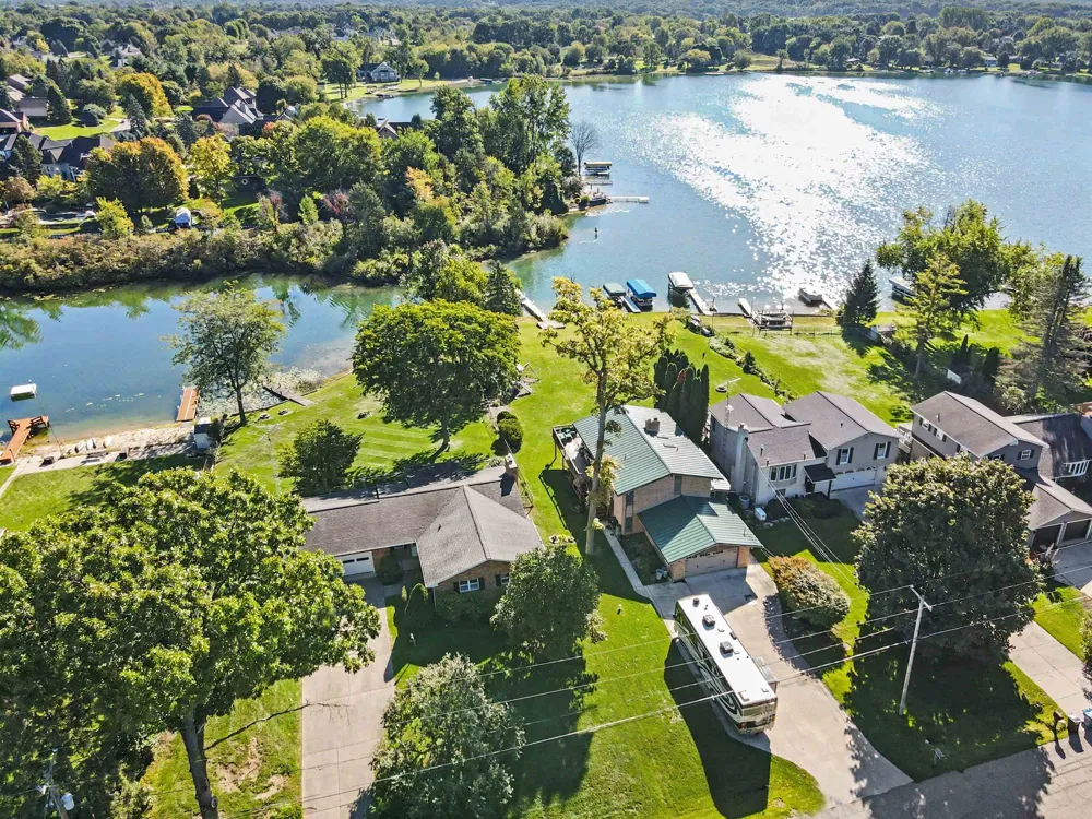 16427 Hi Land Trail Fenton Charter Township, MI 48451