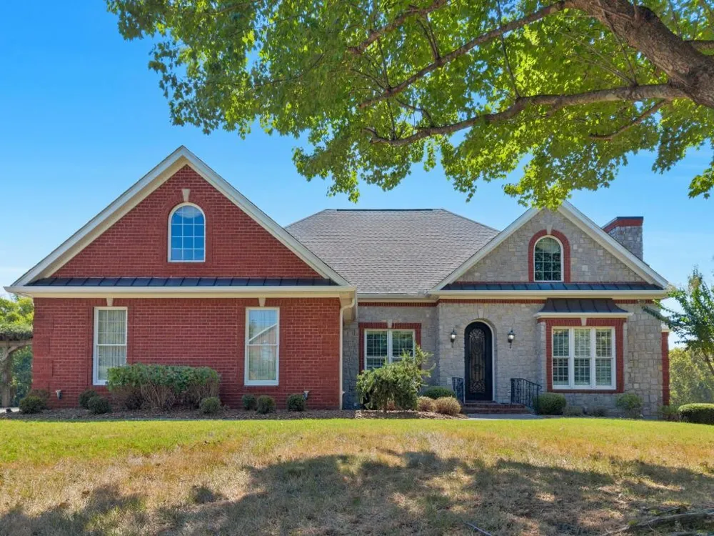 2006 Brunswick Dr Lebanon, TN 37087
