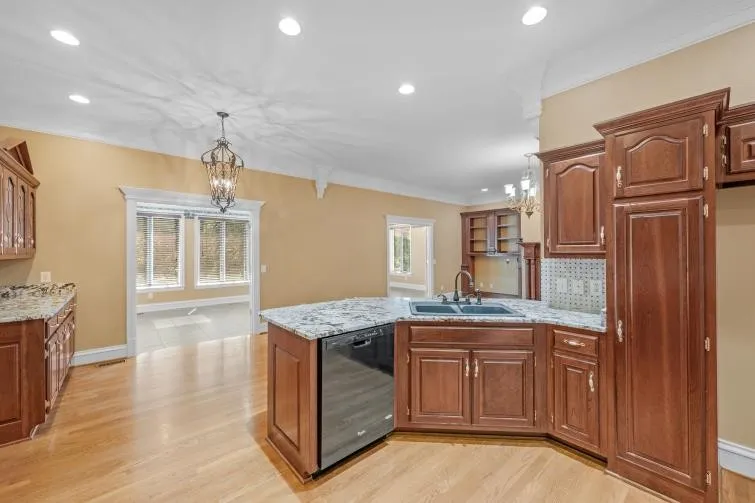 2006 Brunswick Dr Lebanon, TN 37087