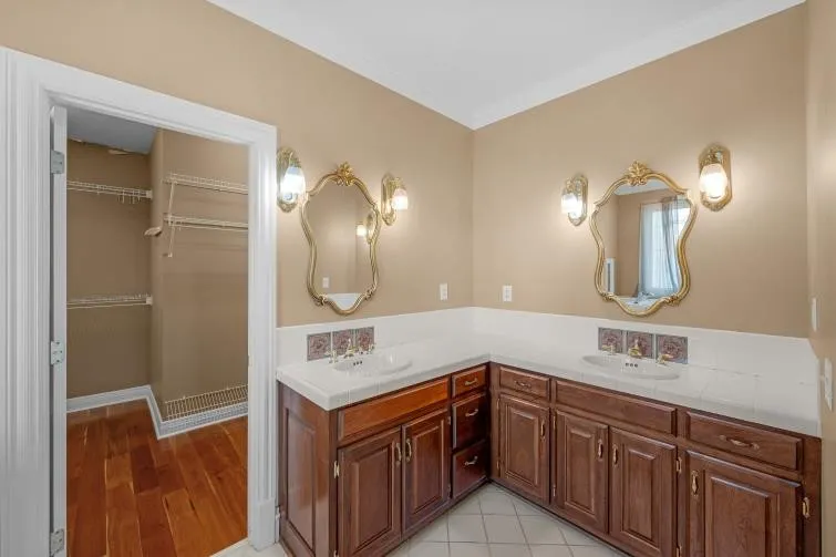2006 Brunswick Dr Lebanon, TN 37087