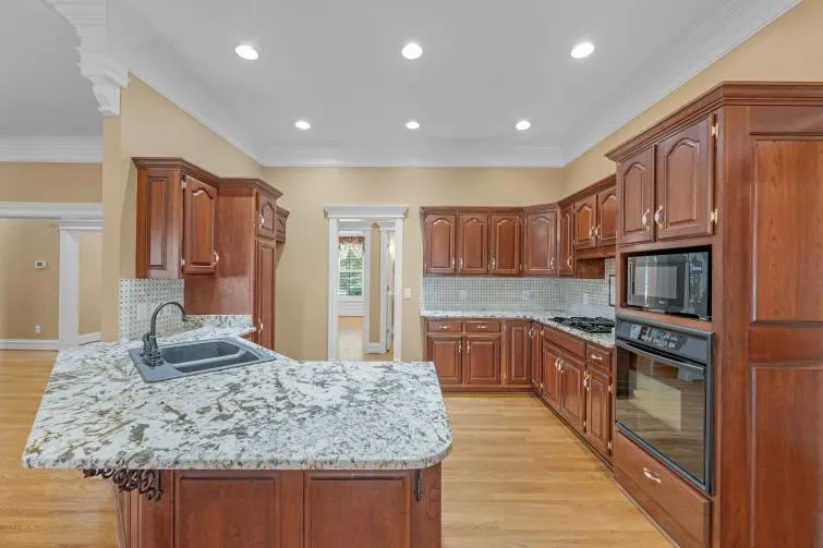 2006 Brunswick Dr Lebanon, TN 37087