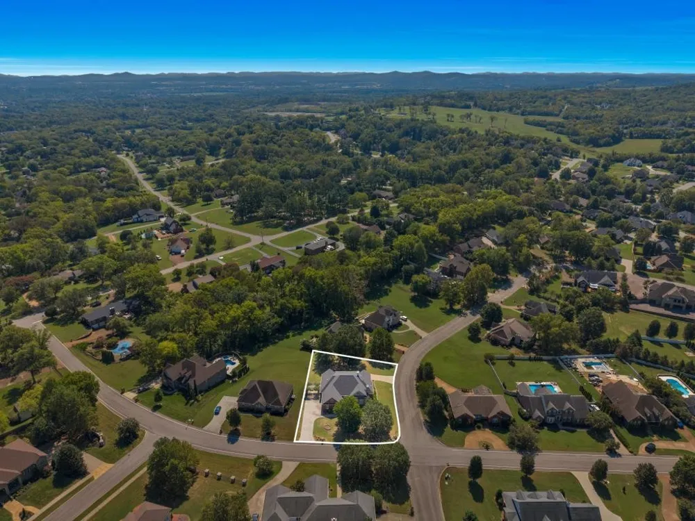 2006 Brunswick Dr Lebanon, TN 37087