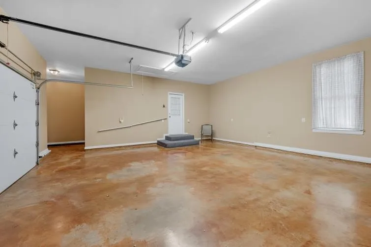 2006 Brunswick Dr Lebanon, TN 37087