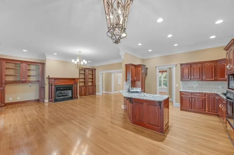 2006 Brunswick Dr Lebanon, TN 37087