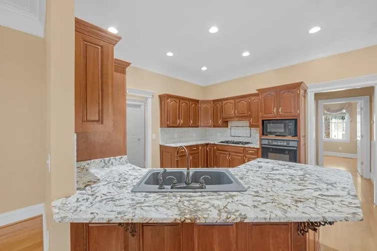 2006 Brunswick Dr Lebanon, TN 37087