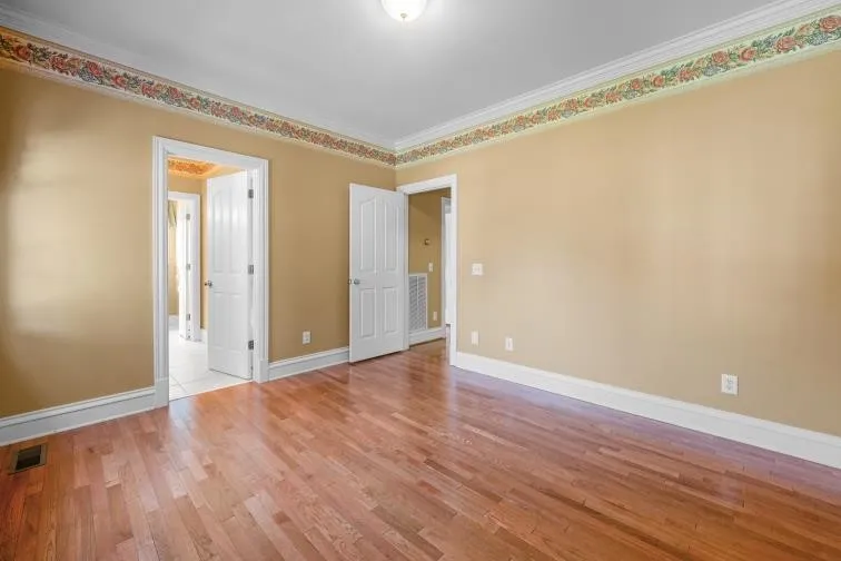 2006 Brunswick Dr Lebanon, TN 37087