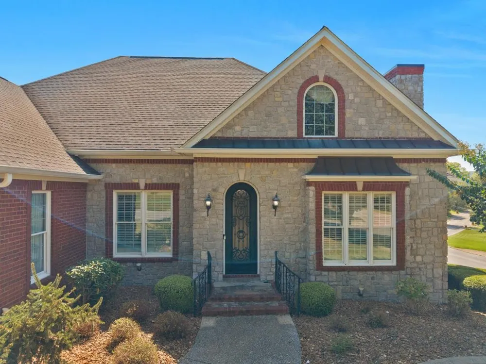 2006 Brunswick Dr Lebanon, TN 37087
