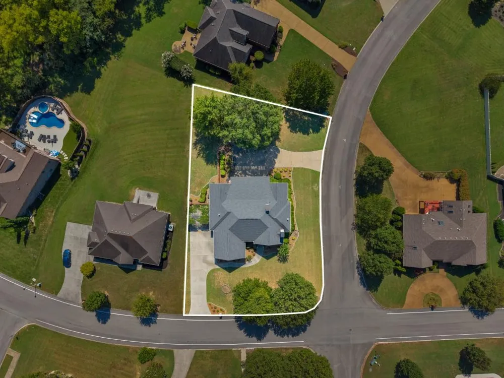 2006 Brunswick Dr Lebanon, TN 37087