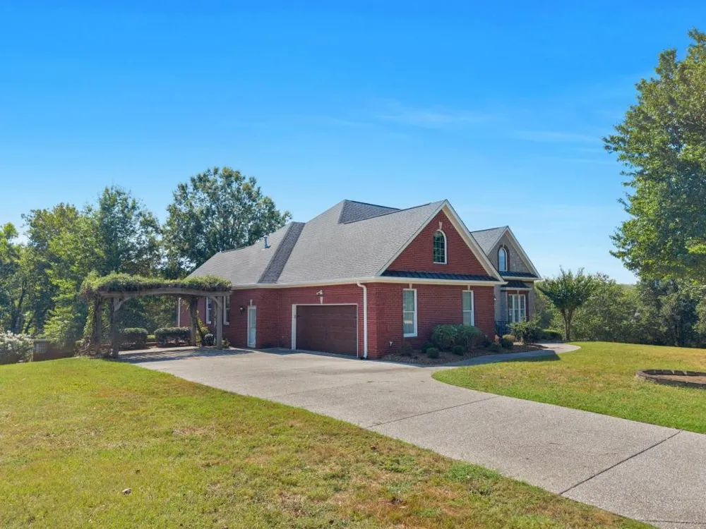 2006 Brunswick Dr Lebanon, TN 37087
