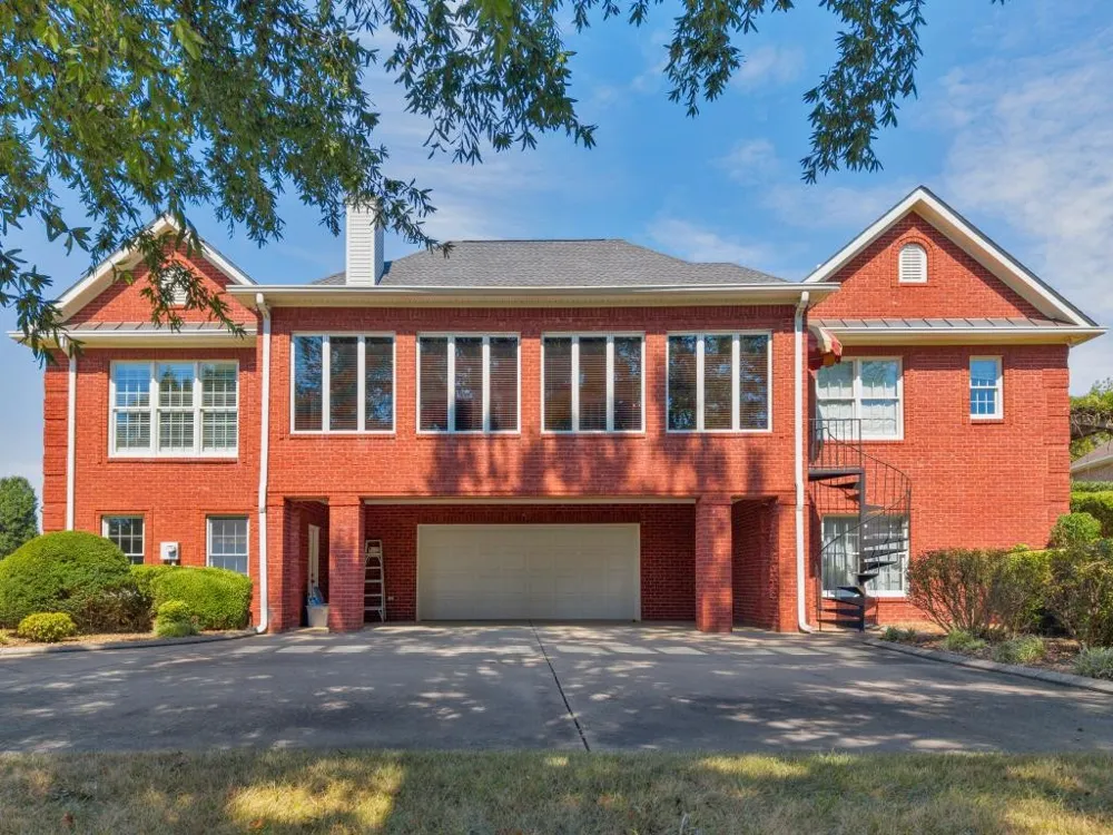 2006 Brunswick Dr Lebanon, TN 37087