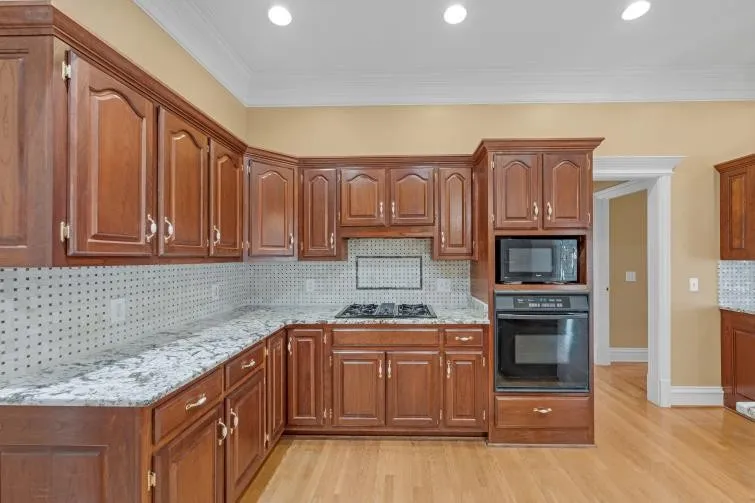 2006 Brunswick Dr Lebanon, TN 37087