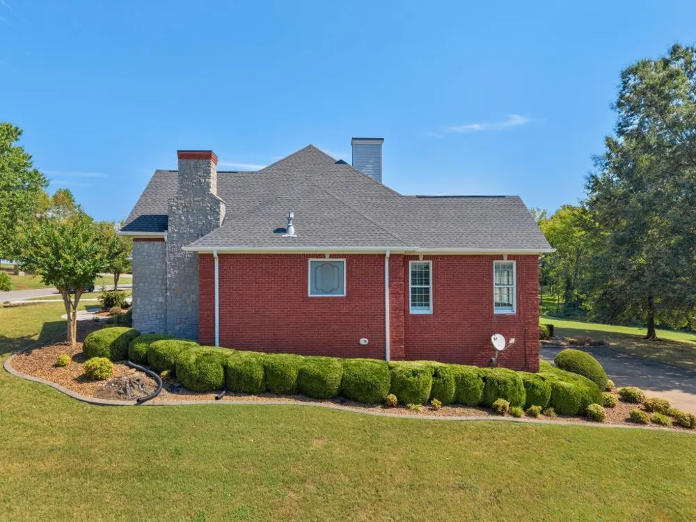 2006 Brunswick Dr Lebanon, TN 37087