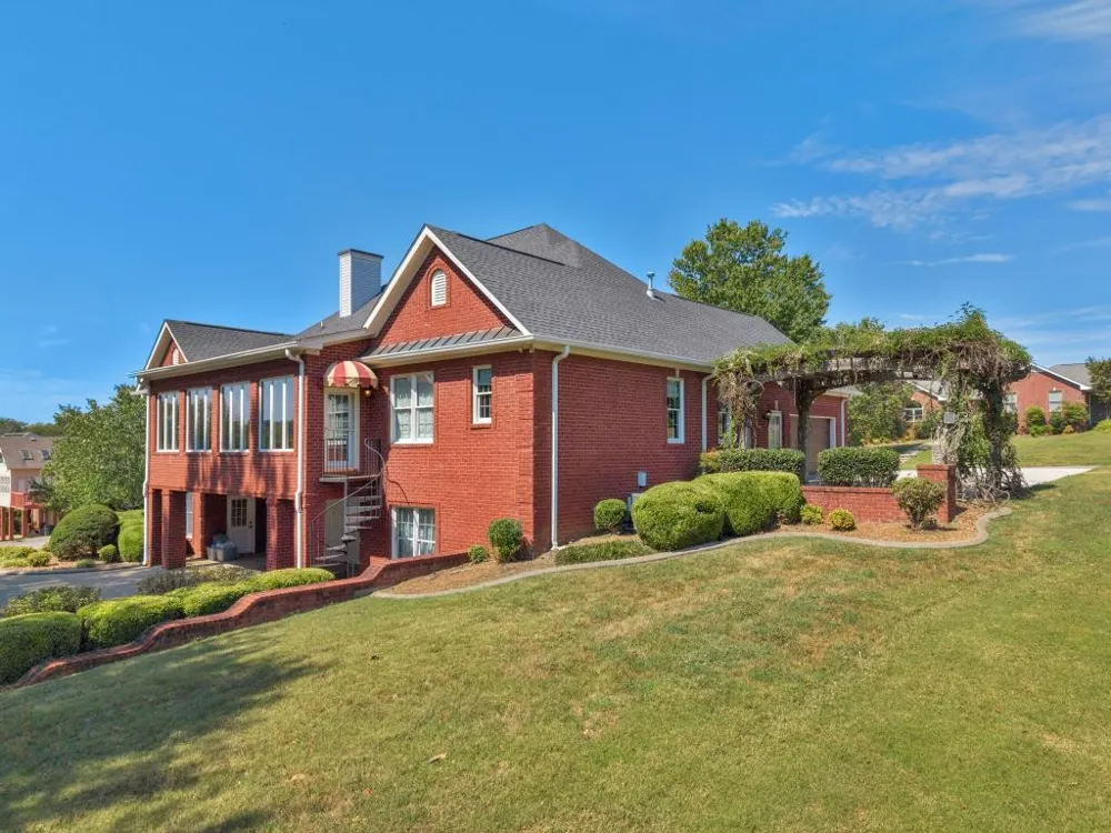2006 Brunswick Dr Lebanon, TN 37087