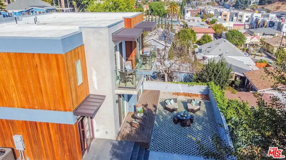 2251 Aaron Los Angeles, CA 90026