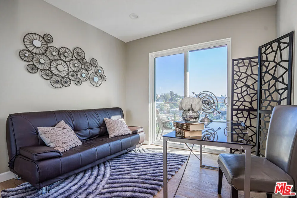2251 Aaron Los Angeles, CA 90026