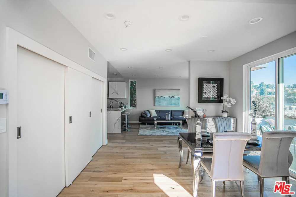 2251 Aaron Los Angeles, CA 90026