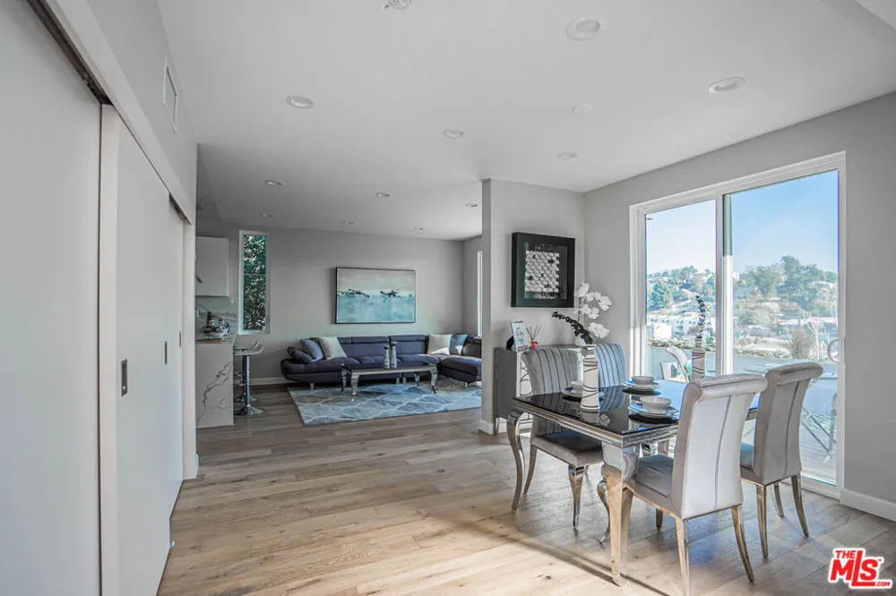 2251 Aaron Los Angeles, CA 90026