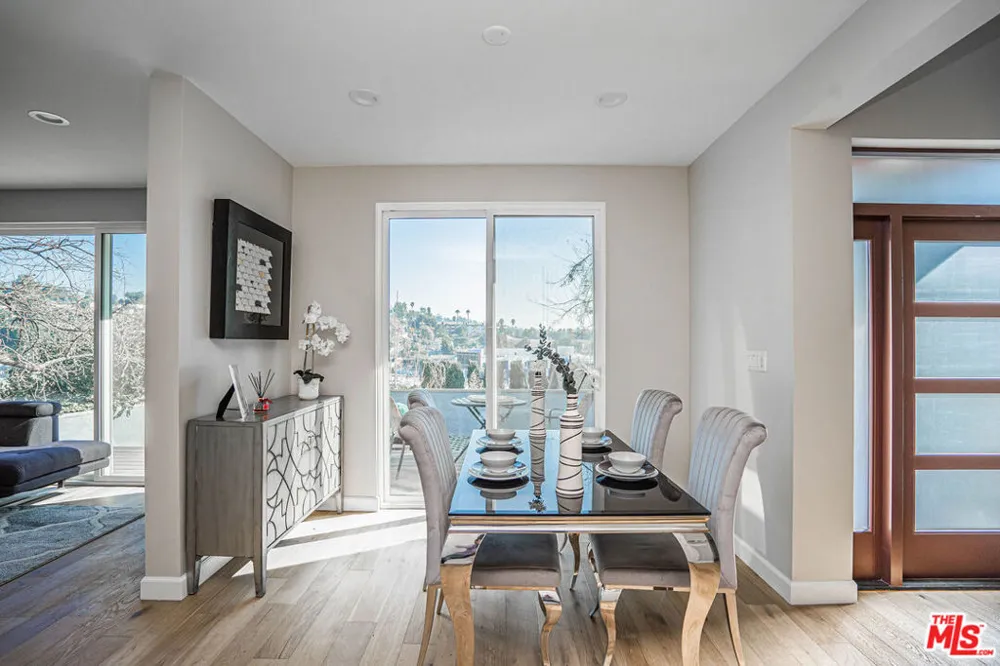 2251 Aaron Los Angeles, CA 90026