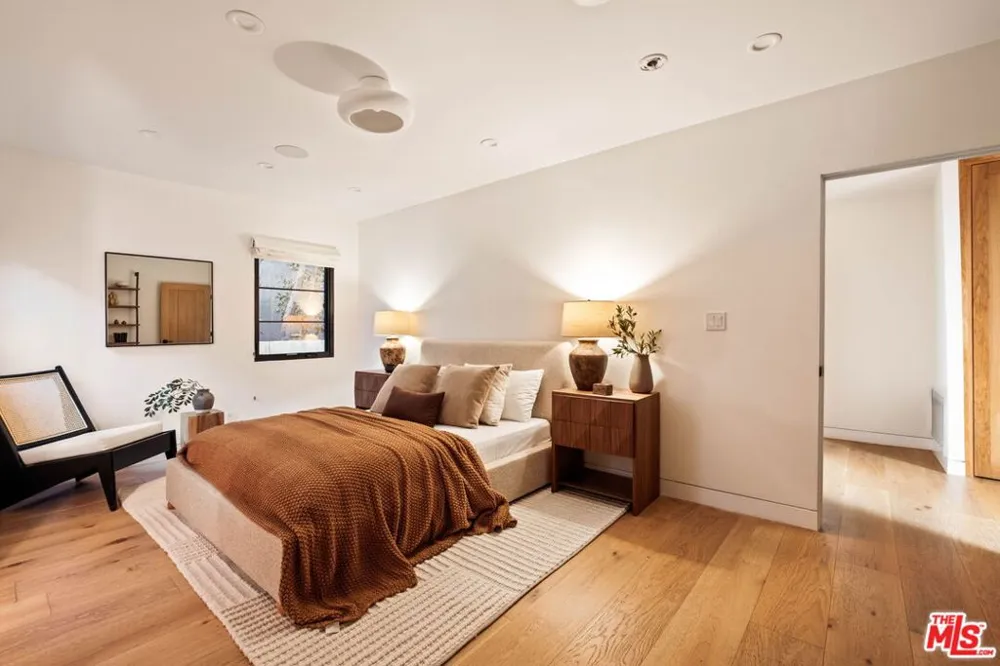 735 Orlando Avenue Los Angeles, CA 90069