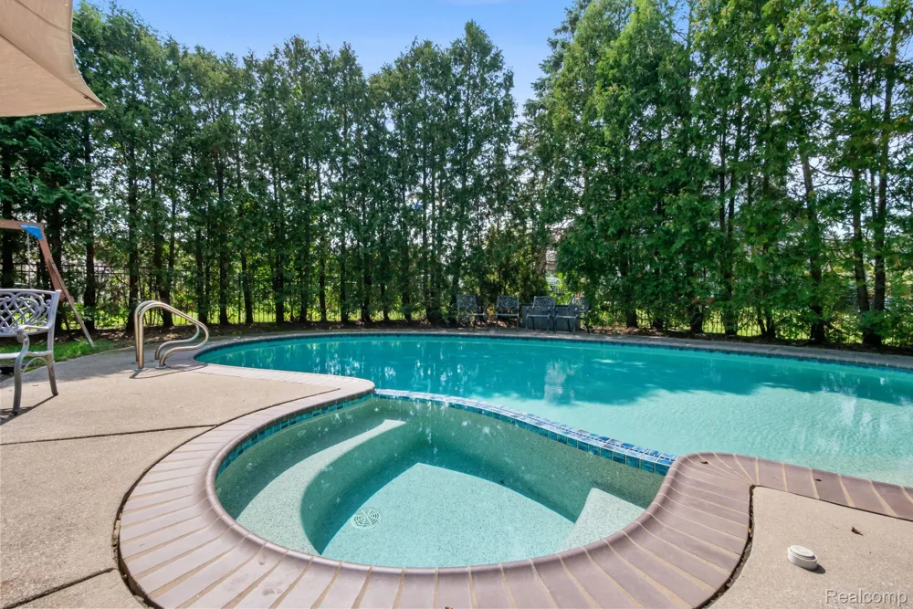 7367 Village Square Drive West Bloomfield Charter Township, MI 48322