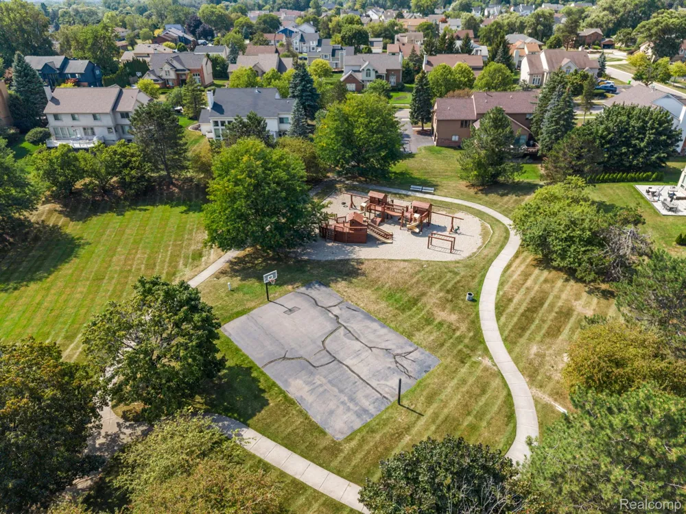 7367 Village Square Drive West Bloomfield Charter Township, MI 48322