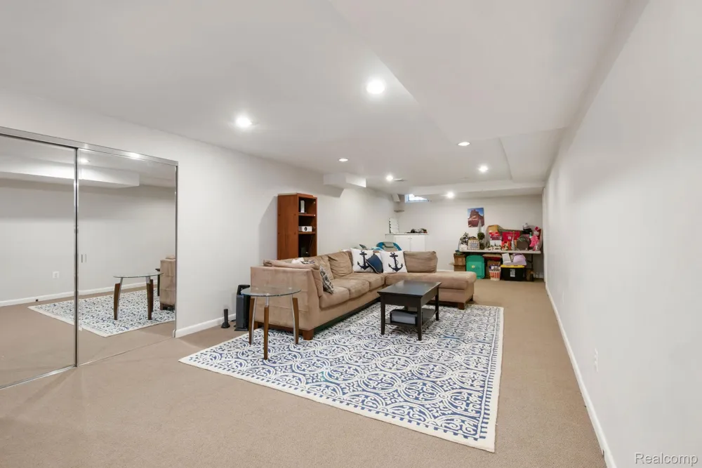 7367 Village Square Drive West Bloomfield Charter Township, MI 48322
