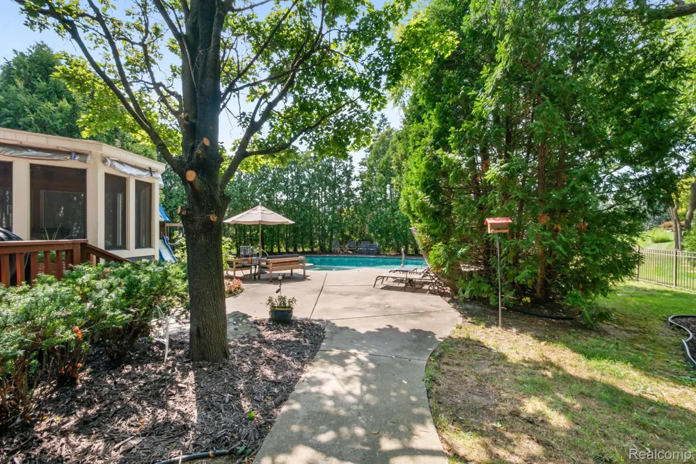 7367 Village Square Drive West Bloomfield Charter Township, MI 48322
