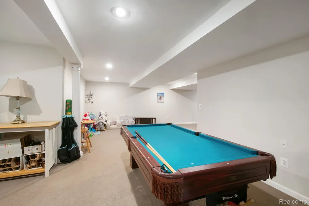 7367 Village Square Drive West Bloomfield Charter Township, MI 48322