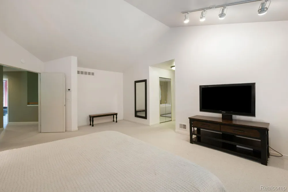 7367 Village Square Drive West Bloomfield Charter Township, MI 48322