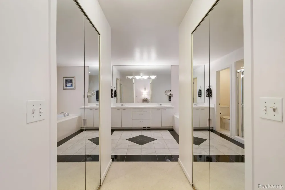 7367 Village Square Drive West Bloomfield Charter Township, MI 48322