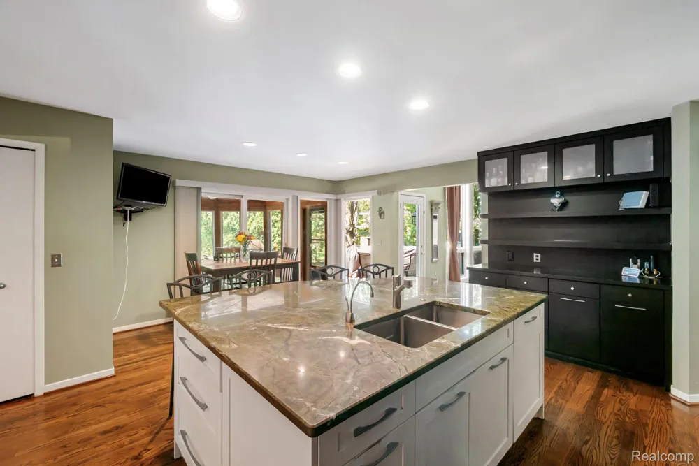 7367 Village Square Drive West Bloomfield Charter Township, MI 48322