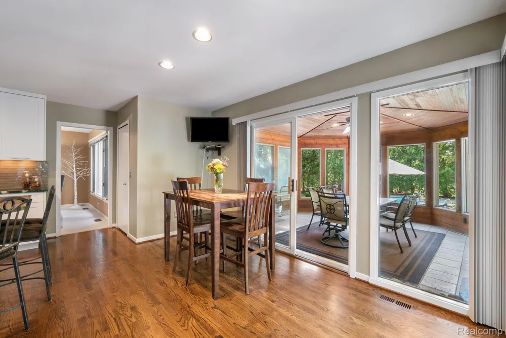 7367 Village Square Drive West Bloomfield Charter Township, MI 48322
