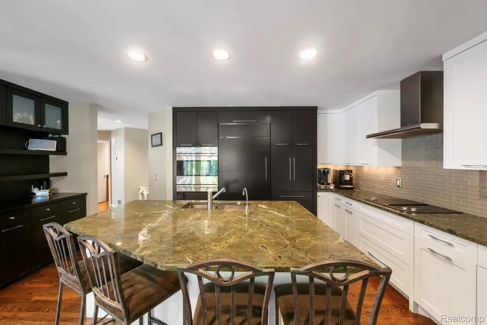 7367 Village Square Drive West Bloomfield Charter Township, MI 48322