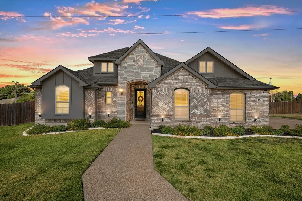 237 Big Creek Loop Hewitt, TX 76643