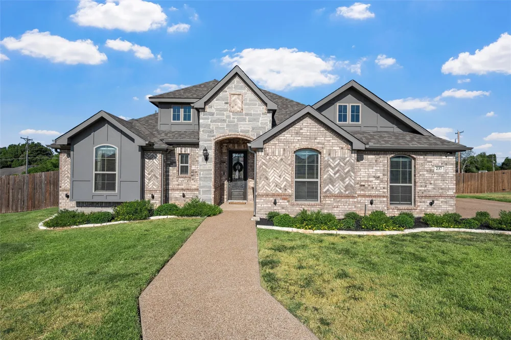 237 Big Creek Loop Hewitt, TX 76643