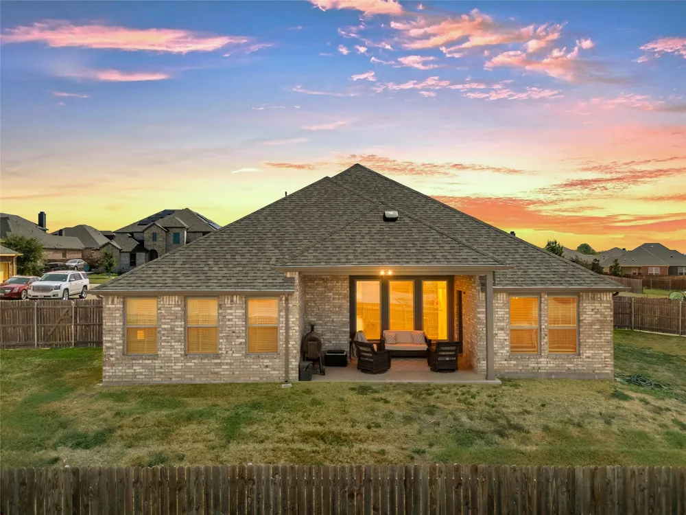 237 Big Creek Loop Hewitt, TX 76643