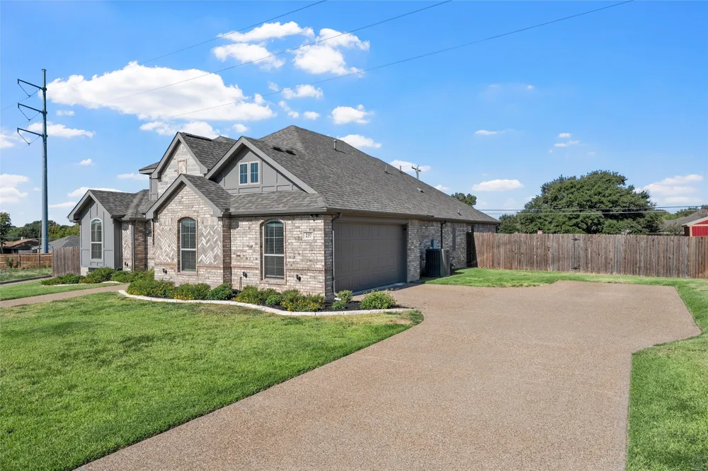 237 Big Creek Loop Hewitt, TX 76643