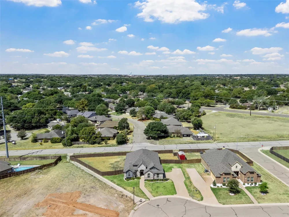 237 Big Creek Loop Hewitt, TX 76643